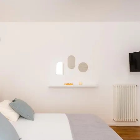 Moncada & Bed & Breakfast 3*