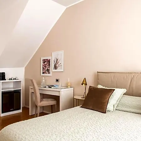 Bed & Breakfast Moncada & 3*